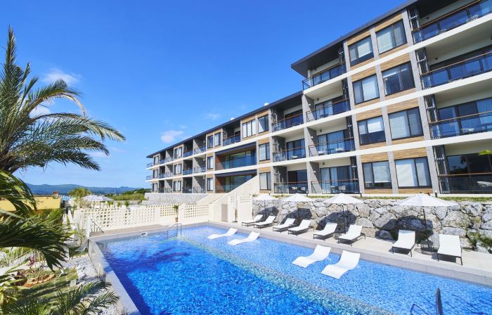 BATON SUITE OKINAWA KOURI Island