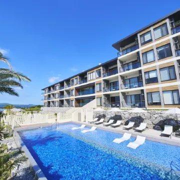 BATON SUITE OKINAWA KOURI Island