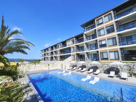 BATON SUITE OKINAWA KOURI Island