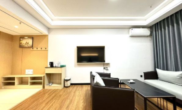 Tianhong Grand Hotel (Tengzhou Railway Station)