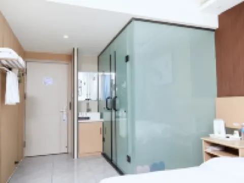 Ease Hotel (Xining Railway Station Xinqian International Plaza) Hotels in Xining