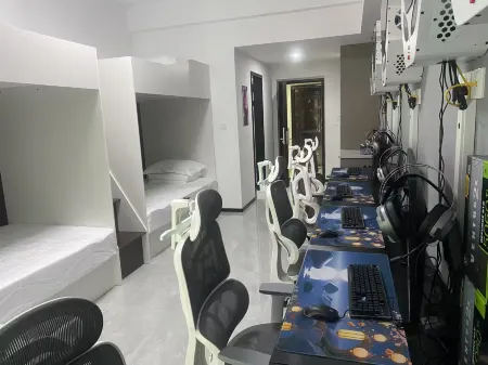 Nanjing Red Maple E-sports Homestay (Gaochun Subway Station) Отели рядом с достопримечательностью «Gaochun Old Street»