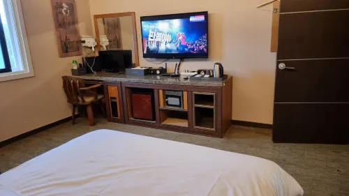 Tiffany Self Check-in Hotel - parking