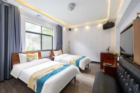 Sanqingshan Yujian Mountain Lodge Отели рядом с достопримечательностью «Waishuangxi Ropeway»