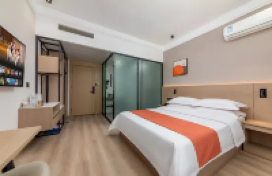 Saturday Hotel (Xuchang Pang Donglai Life Plaza)