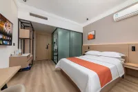 Saturday Hotel (Xuchang Pang Donglai Life Plaza)