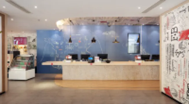 Ibis Hotel (Shanghai New International Expo Center FangDian Road Subway Station)