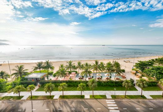 Signature by M Village Beachfront Hotel의 모던한 로비