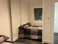 Greenwich Oasis Near o2 arena with Spacious Charm 리 주변 호텔
