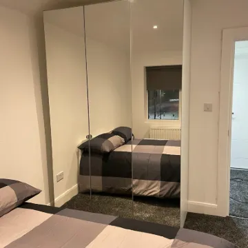Greenwich Oasis Near o2 arena with Spacious Charm 리 주변 호텔