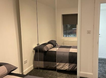 Greenwich Oasis Near o2 arena with Spacious Charm