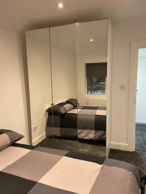 Greenwich Oasis Near o2 arena with Spacious Charm