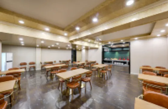 JAMES JOYCE Coffetel (Xishuangbanna Jinghong Splashing Water Plaza Riverside Night Market)