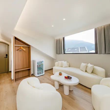 Bihai Chenxi SeaCici Pool Romantic Homestay(Xiaowushitang Branch),Zhujiajian
