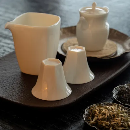 Under the Tree Art Hot Spring Homestay Отели в г. Лудинг