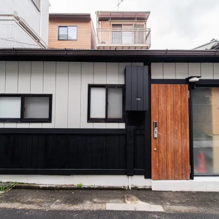 new opened! 4 minutes from Shijo Omiya station, best value bungalow, shower toilet separate