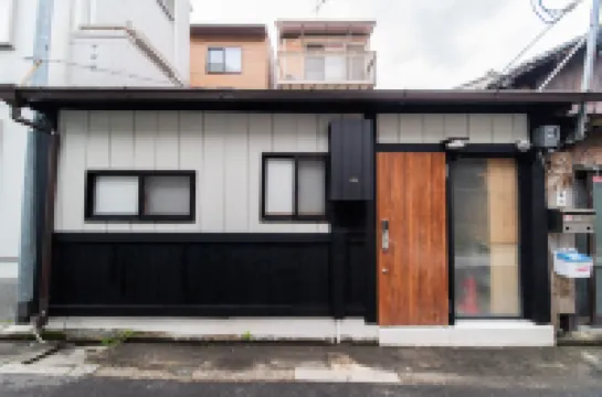 new opened! 4 minutes from Shijo Omiya station, best value bungalow, shower toilet separate Hotel a 