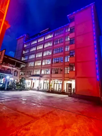 Shidian Yalitai Hotel Отели рядом с достопримечательностью «Qingniu Baima Square»