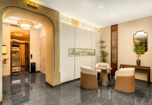 Seasons Rendezvous Hotel