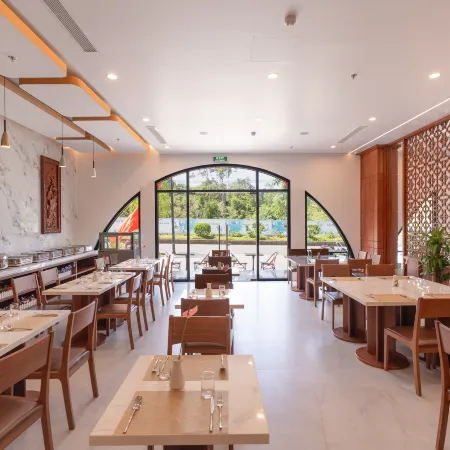 Golden Mountain Hotel Phu Quoc Отели рядом с достопримечательностью «Van beach»