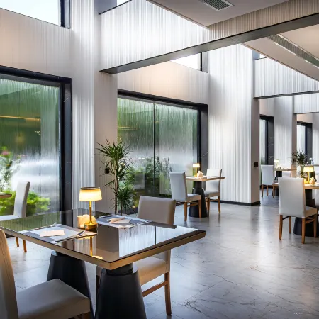 Tuvana Hotel Отели рядом с достопримечательностью «Свадебный банкетный зал Rose»