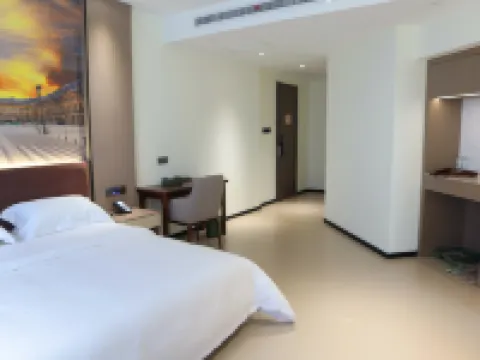 Hilton Wutong Hotel فنادق في شياو إي