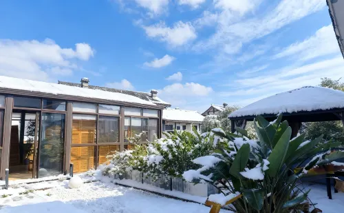 Qing'e  B&B (Emeishan Visitor Center Store)