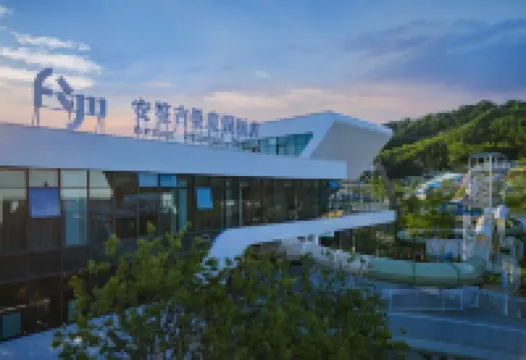 Aeson Gilman Resort Hotels near Glory - Castle In The Sky