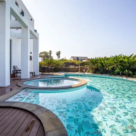 Libentia Hotel & Pool Villa Отели рядом с достопримечательностью «Ботанический сад Панлимвон»