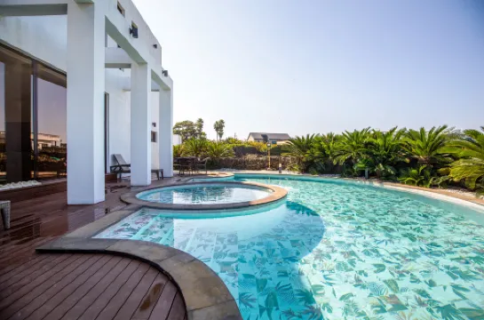 利本蒂亞飯店及泳池別墅