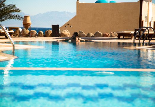 베두인 문 조식 풍경