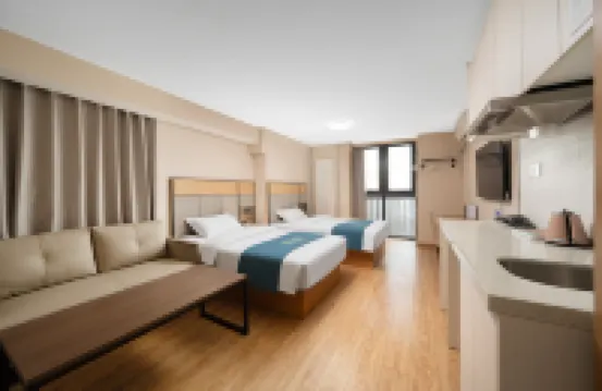 Dongting Homestay (Shangdong International) Hotels near Zhongyuan Institute of Technology