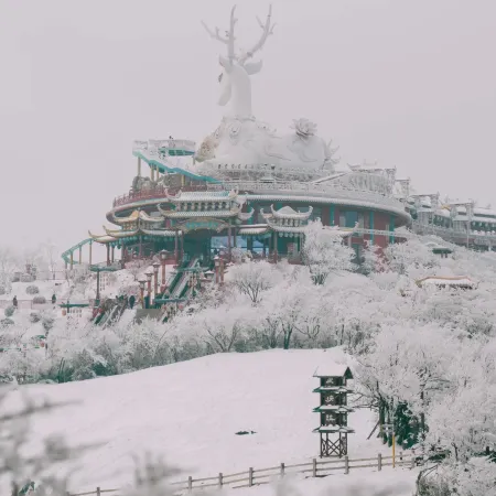 JANE Hot Spring Hotel (Anji Yunshang Grassland Panda Tribe Adventure Park Branch)