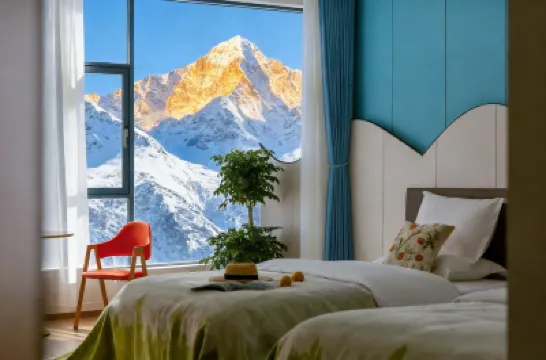 極景西麓丨360°雪山觀景·日照金山·前玉龍後哈巴·雪巒觀峽美宿 鄰近雲南·香格里拉中虎跳峽的酒店