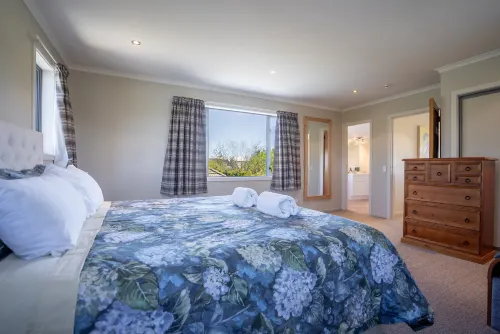 Crystal Waters by Ohana – Tranquil Lake Stay with