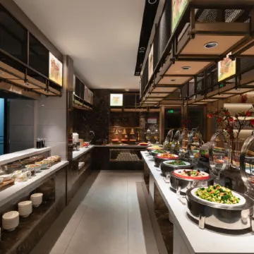 Junyang Hotel (Aksu Railway Station Old Street Night Market)
