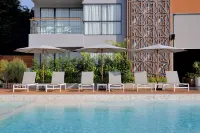 TARA Bangkok Riverside (Formerly GLOW Bangkok Riverside) クルサパ周辺のホテル