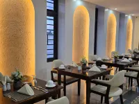 N&B Hotel 安巴卡德羅附近的飯店