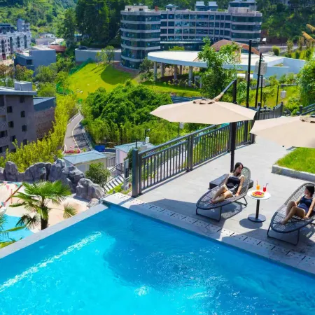 Wyndham Grand Plaza  Royale Hot Springs Resort