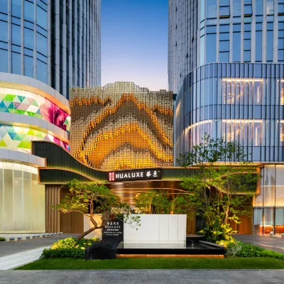 HUALUXE Zhongshan City Center Hotels near Shiqi District