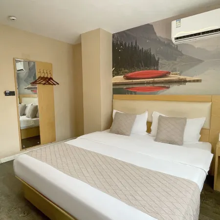 Lanwan Holiday Hotel (Banqiao Subway Station Wuyue Plaza)