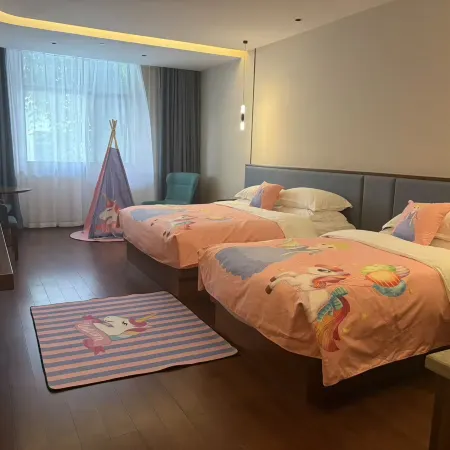Ningbo Oriental New Century Grand Hotel (Yongzhou Ave Subway Stn, Ningbo Lishe Airport Branch)