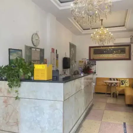 Tongxiang Xinfeng Hotel (Tongxiang Railway Station Runda International Branch)