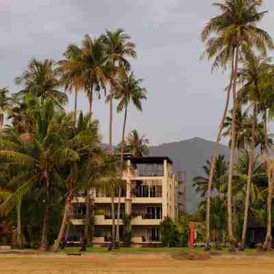 Luxury Beachfront SeaView Apartment Hotel Exterior