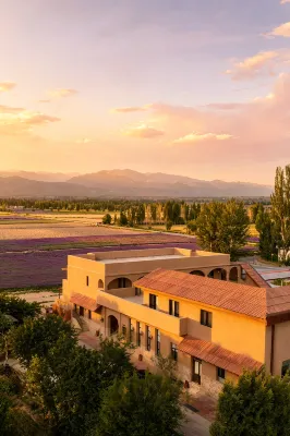Fangyuan · AROMA Holiday Accommodation