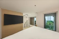 Yayue Hotel (Universal Beijing Resort Linheli Subway Station) - balcony