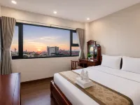 Red Sun Airport Saigon Hotel - Inns