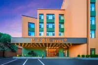 Orange Hotel (Weihai Huoju 8th Street International Coastal Baths) Hotels in Weihai