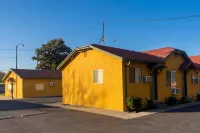 Oak Motel Modesto CA - Parking