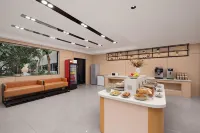Pod Choice Hotel (Nanjing Lukou International Airport Tongshan Subway Station) - Bãi đậu xe